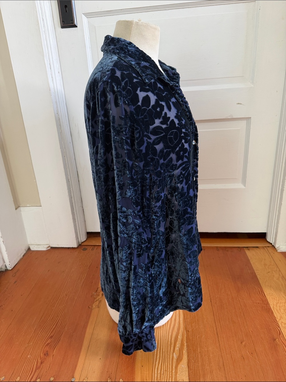 NY & CO Long Sleeve Navy Blue Velvet Burnout Top XL - Picture 2 of 5